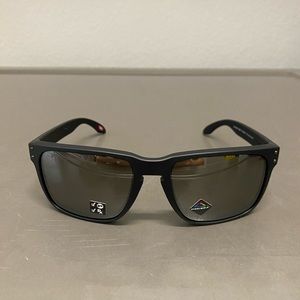 Oakley Holbrook XL Sunglasses Matte Black Polarized NEW never worn